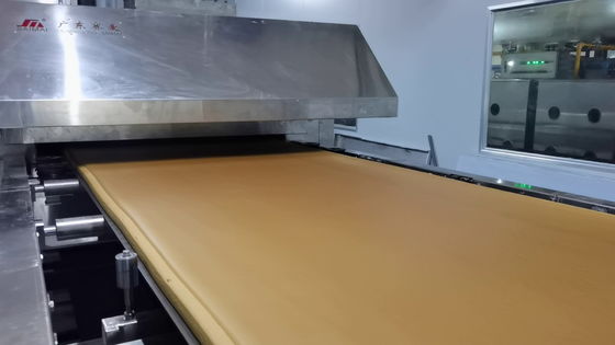 بسكويت بسكويت بحزام فولاذي للخبز في فرن غاز حراري بالهواء الساخن